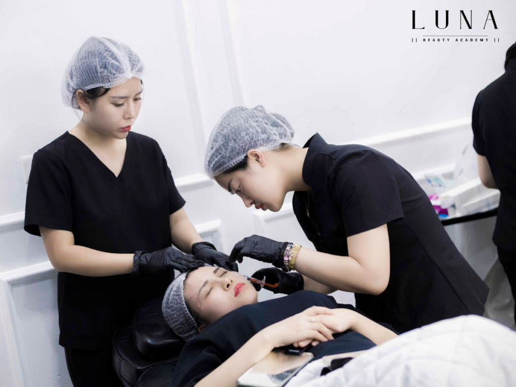 Luna Academy injects filler for customers